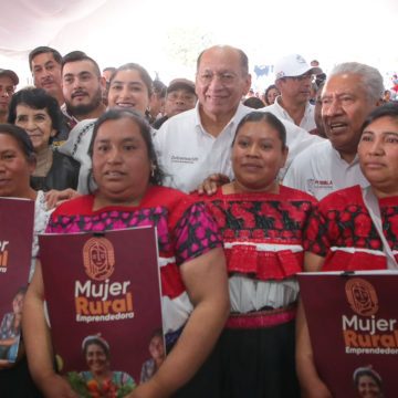 AA_1211_1_(4) Con inversión de 8 mdp, gobierno estatal reconstruye campo afectado en Huauchinango