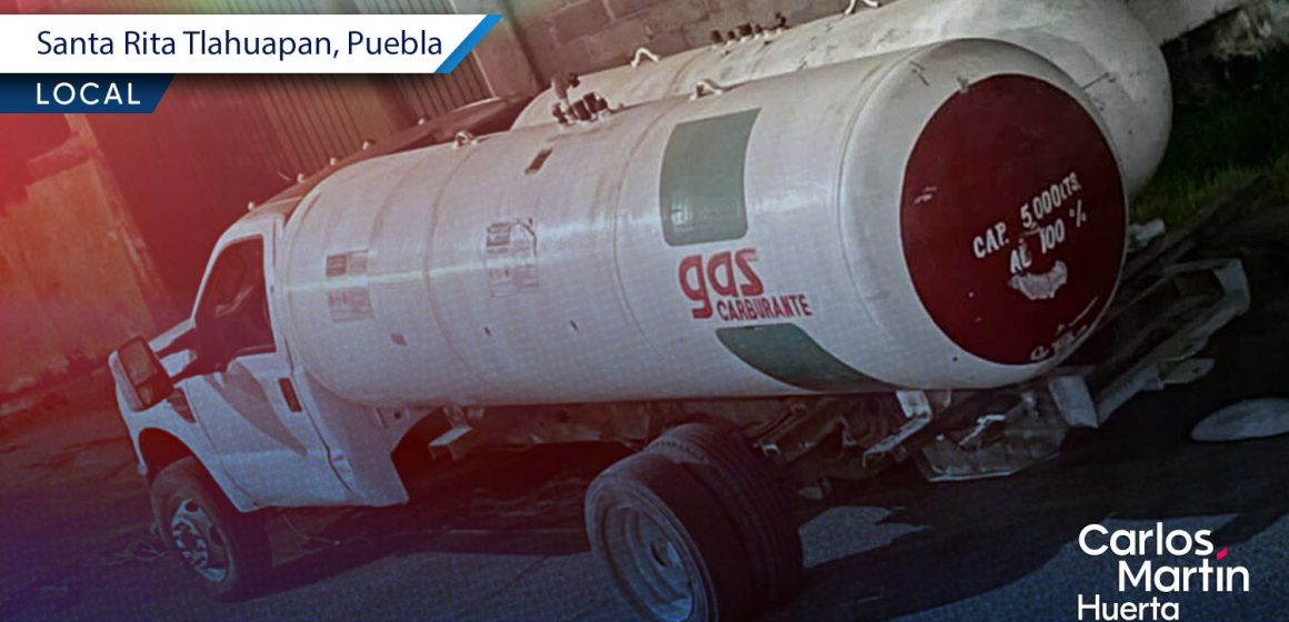 Abandonan pipa de gas con fuga en Santa Rita Tlahuapan