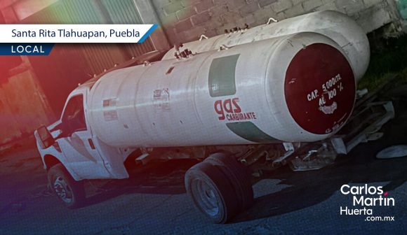 Abandonan pipa de gas con fuga en Santa Rita Tlahuapan