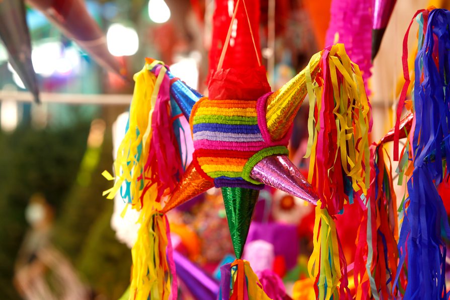 Atlixco retoma la venta de pinatas tradicionales en el Palacio Municipal 2