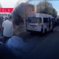 Atropellan a extranjeros en el Centro Histórico de Puebla; operador de la ruta 24 queda detenido
