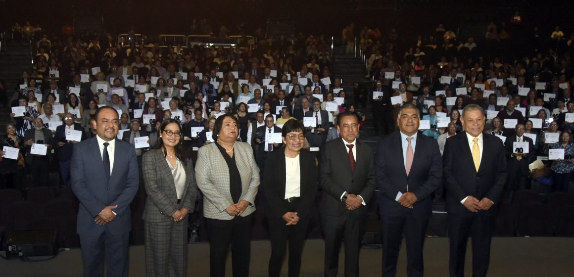 B Reconocimientos La solidez de la BUAP radica en sus trabajadores