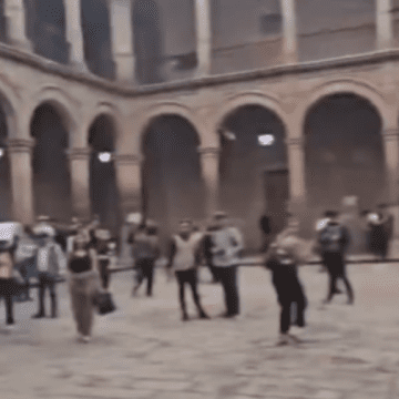 Marcha por Justicia para el alcalde de Uruapan culmina con incendio en Palacio de Gobierno