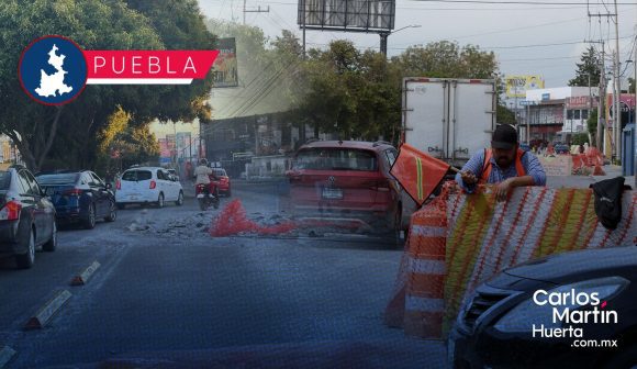 Caos vial en la 11 Sur; obras y obstrucción provoca tráfico intenso