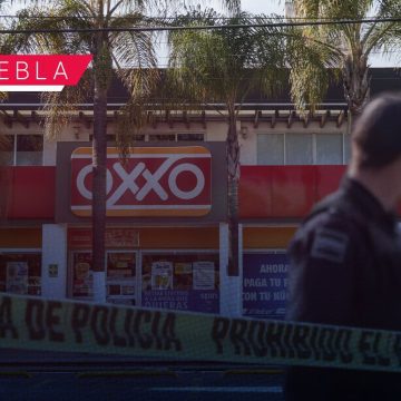 Comando armado asalta Oxxo en El Mirador; se hacen de la caja fuerte y de celulares