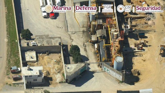 Aseguran 250 mil litros de combustible ilegal y detienen a 8 personas en Veracruz