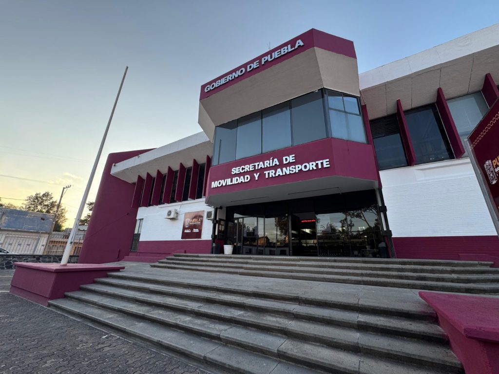 Agentes de Proximidad Vial ya operan en Puebla; aplicarán multas en 2026 1 Comienzan a operar 300 agentes de Proximidad Vial en Puebla
