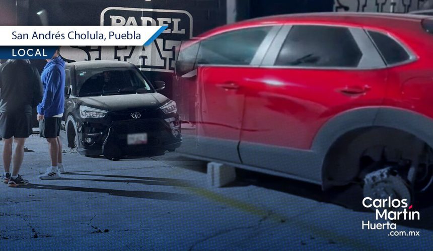 Desvalijan vehículos en estacionamiento de Padel State en Tlaxcalancingo; así dejaron las unidades