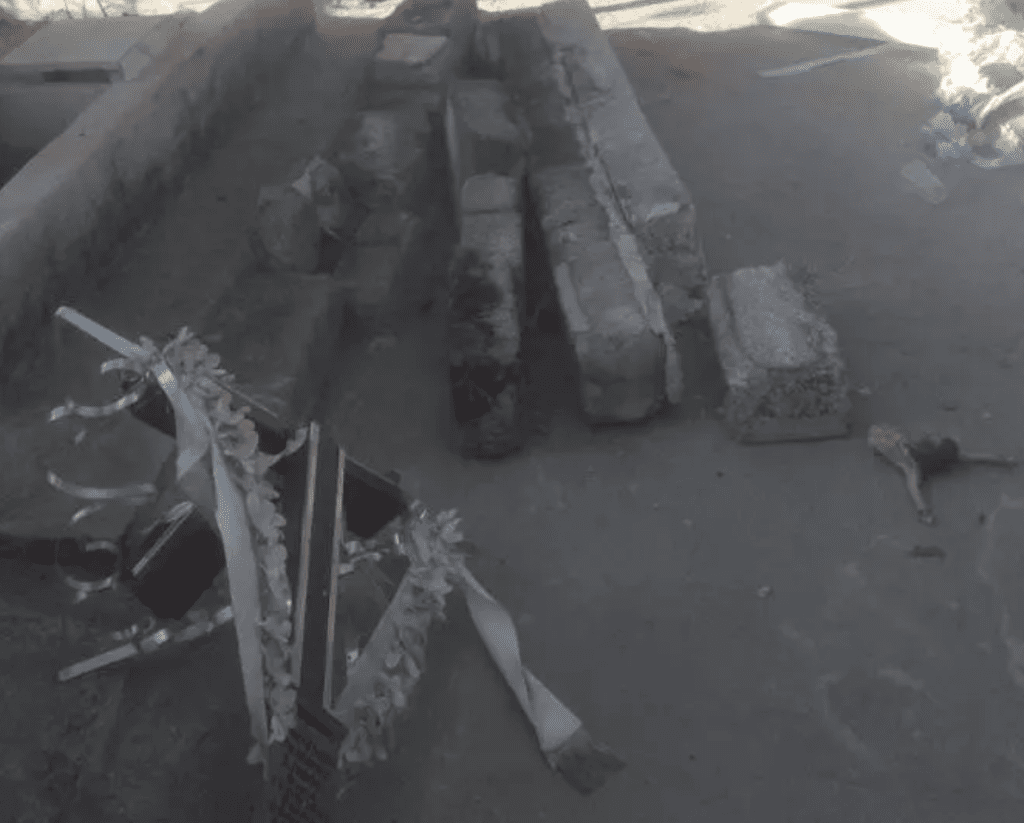 Detienen a hombre por causar destrozos en el Panteón de San Lucas Atoyatenco 2 Detienen a hombre por causar destrozos en el Panteon de San Lucas Atoyatenco 3