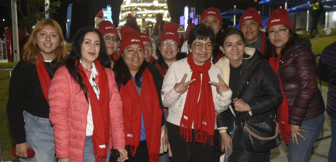 E Árbol CU2 Enciende Rectora árbol de navidad en CU2