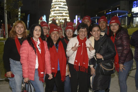 Enciende Rectora árbol de navidad en CU2