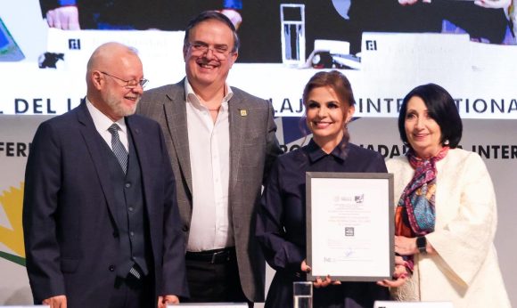 La FIL de Guadalajara recibe certificado “Hecho en México”