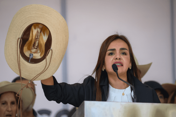 Grecia Quiroz solicita al IMPI el registro de las marcas “Carlos Manzo” y “Movimiento Independiente del Sombrero”