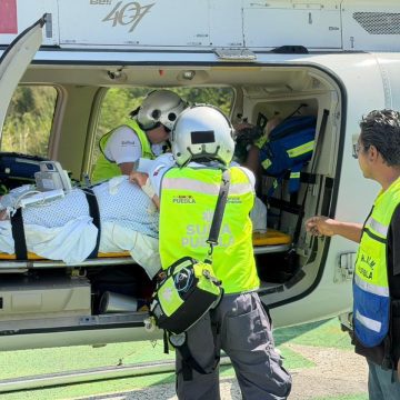 Traslado aéreo de emergencia salva a joven con quemaduras graves en Acatlán de Osorio