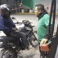Motociclista armado asalta gasolinera en la colonia Clavijero