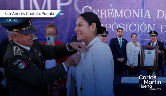 Lupita Cuautle recibe la Venera “Gran Defensora de la Patria” en ceremonia militar en San Andrés Cholula
