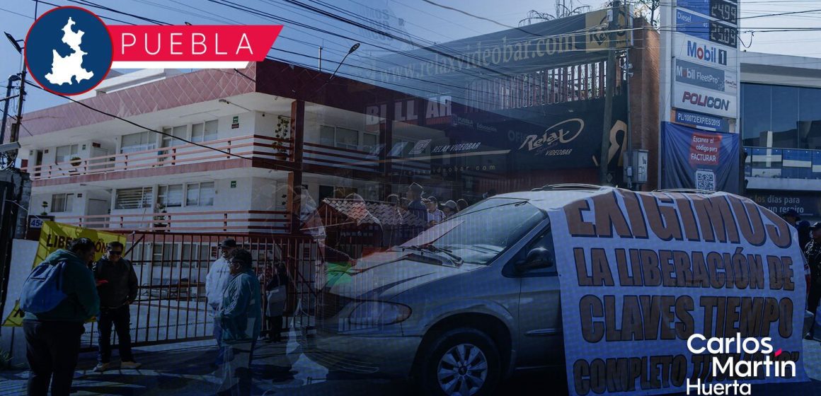 Manifestación maestros Recta a Cholula Maestros bloquean la Recta a Cholula, exigen a la SEP liberación de plazas