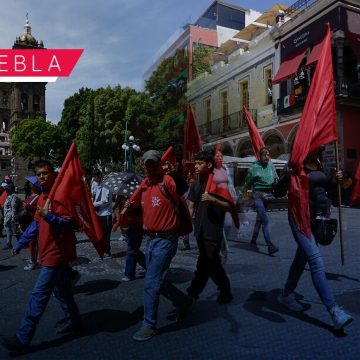 Marcha de la 28 de Octubre genera caos vial en el Centro Histórico de Puebla