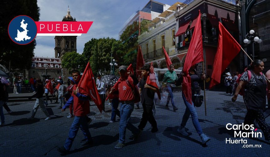 Marcha de la 28 de Octubre genera caos vial en el Centro Histórico de Puebla