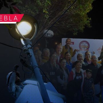 Modernizan al 100 % el alumbrado público en Geovillas del Sur con luminarias LED en Puebla