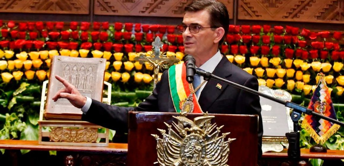 Rodrigo Paz jura como presidente de Bolivia y promete reconstruir la “economía”