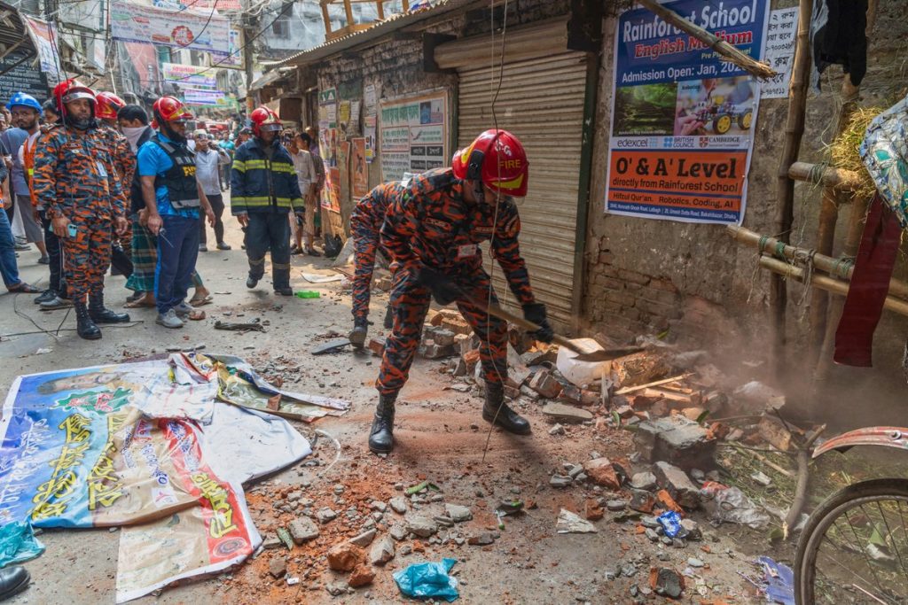 Sismo de 5.5 en Bangladesh deja al menos 8 muertos y 300 heridos