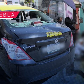 Taxi destrozado Mercado Hidalgo Destrozan taxi y generan caos en la zona de la CAPU y Mercado Hidalgo