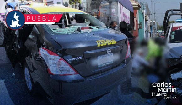 Destrozan taxi y generan caos en la zona de la CAPU y Mercado Hidalgo