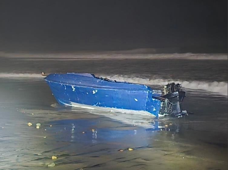 Volcadura embarcación California Mueren cuatro migrantes tras volcar embarcación en California