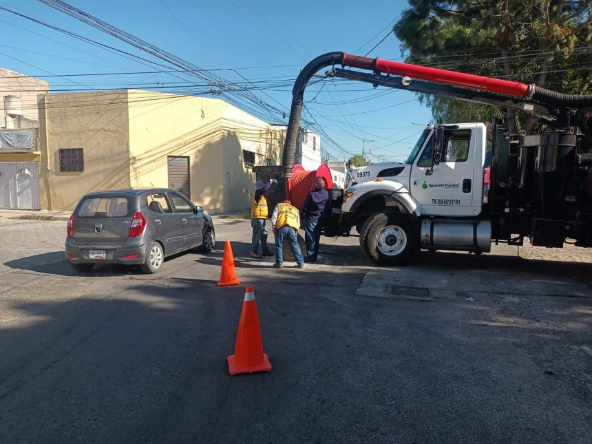 Atiende Agua de Puebla reporte ciudadano y confirma calidad del agua potable en Santa Bárbara Norte