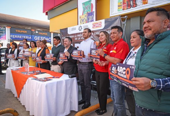 Firma Omar Muñoz convenio de colaboración con la cadena Oxxo para la instalación de “Arcos Naranja”