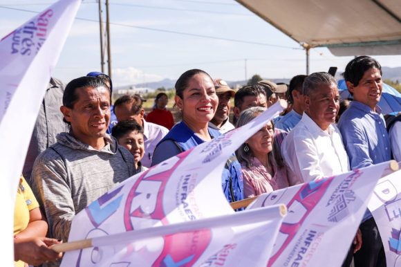 Mejora Lupita Cuautle servicios básicos en San Luis Tehuiloyocan