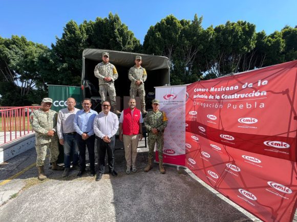 CMIC Puebla envía segundo tráiler de ayuda a Huauchinango tras lluvias