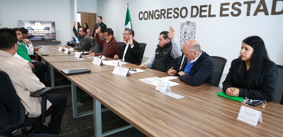 WhatsApp Image 2025-11-12 at 5.42.22 PM Comisión del Congreso fortalece trabajo conjunto entre el sector público y privado