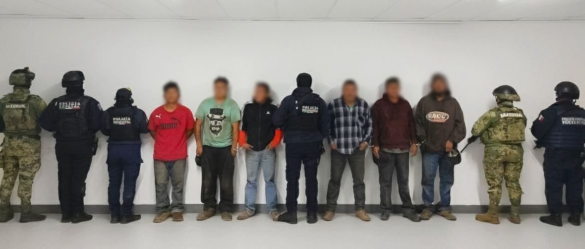 WhatsApp Image 2025-11-16 at 12.49.10 PM Operativo exitoso en Zacatlán: Detienen a 6 hombres que desmantelaban vehículos robados