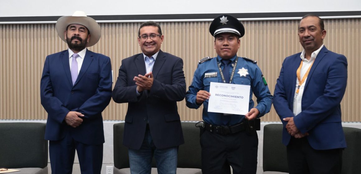 Pavel Gaspar Rinde homenaje a elementos de Seguridad Pública, Turística y Bomberos