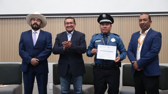 Pavel Gaspar Rinde homenaje a elementos de Seguridad Pública, Turística y Bomberos