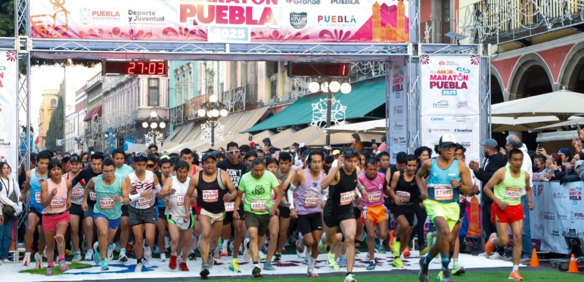 Fiesta deportiva reúne a 20 mil personas en el Maratón de Puebla 2025