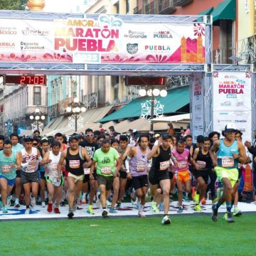WhatsApp Image 2025-11-23 at 9.52.52 AM Fiesta deportiva reúne a 20 mil personas en el Maratón de Puebla 2025