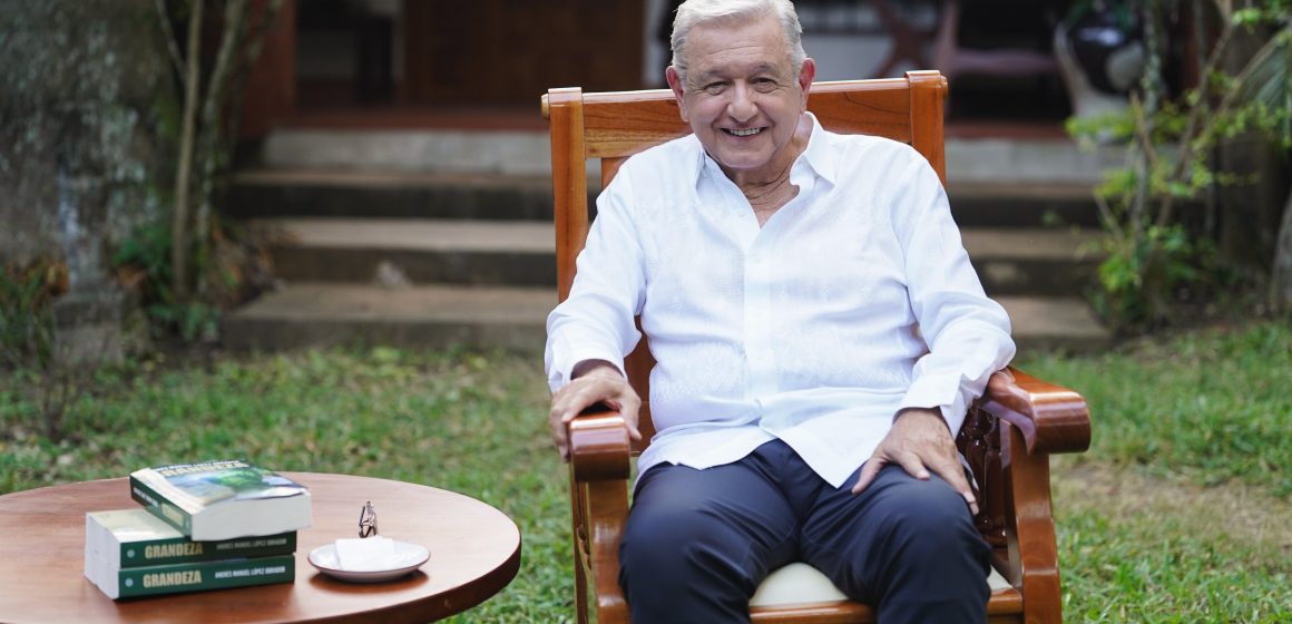 amlo AMLO reaparece con su libro ‘Grandeza’ y un mensaje clave: “No haré Sombra a la presidenta Sheinbaum”