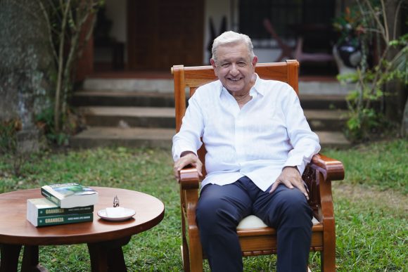 AMLO reaparece con su libro ‘Grandeza’ y un mensaje clave: “No haré Sombra a la presidenta Sheinbaum”