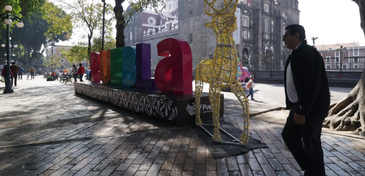 ayuntamiento-adornos-navidenos-689000 Zócalo de Puebla alista el encendido de su árbol navideño este 30 de noviembre