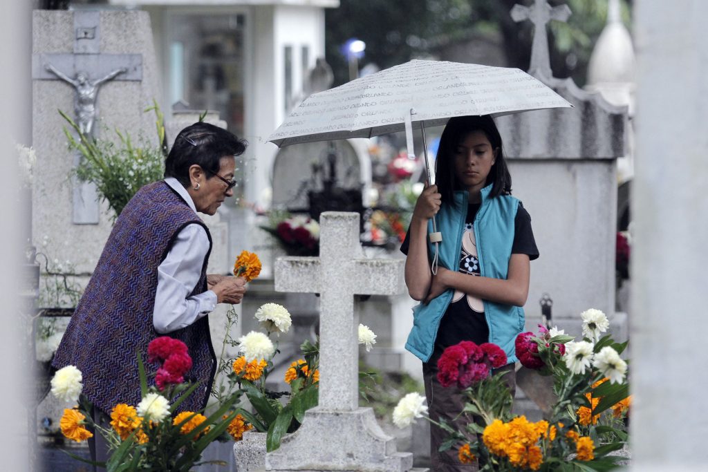 ¿Por qué se celebra el Día de Muertos el 2 de noviembre?: tradición mexicana 3 dia de muertos panteon 114513