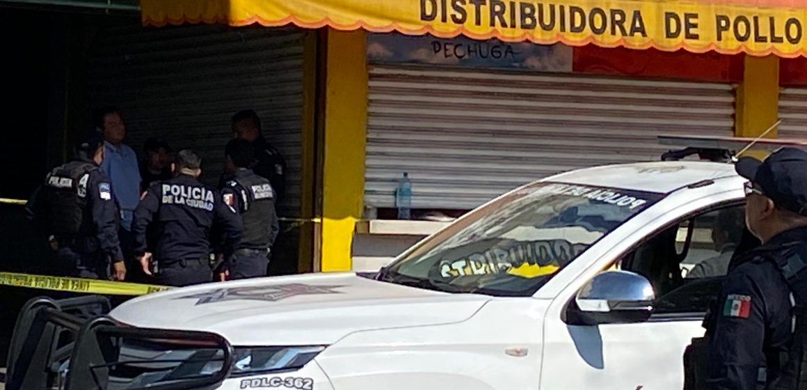 Balean y matan al propietario de una pollería en la Central de Abasto