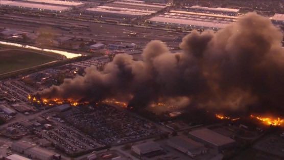 incendio-avión Se estrella avión de carga UPS tras despegar del Aeropuerto Internacional Muhammad Ali en Kentucky