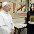 Laura Pausini entrega al papa León XIV una canción inspirada en San Francisco de Asís