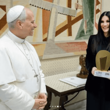 laura Laura Pausini entrega al papa León XIV una canción inspirada en San Francisco de Asís