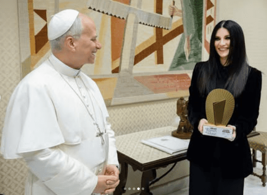 laura Laura Pausini entrega al papa León XIV una canción inspirada en San Francisco de Asís