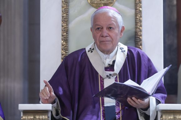 Arzobispo de Puebla ofrece misa por las víctimas del accidente en la Vía Atlixcáyotl