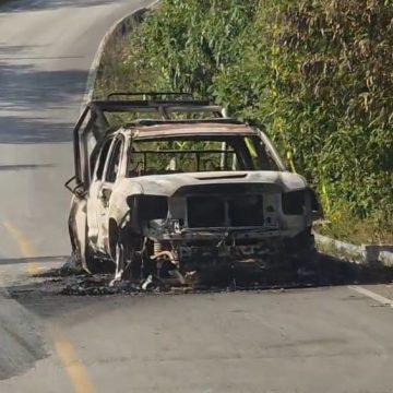 quema de patrullas Pobladores de Quimixtlán queman patrullas y golpean a policías por extorsión